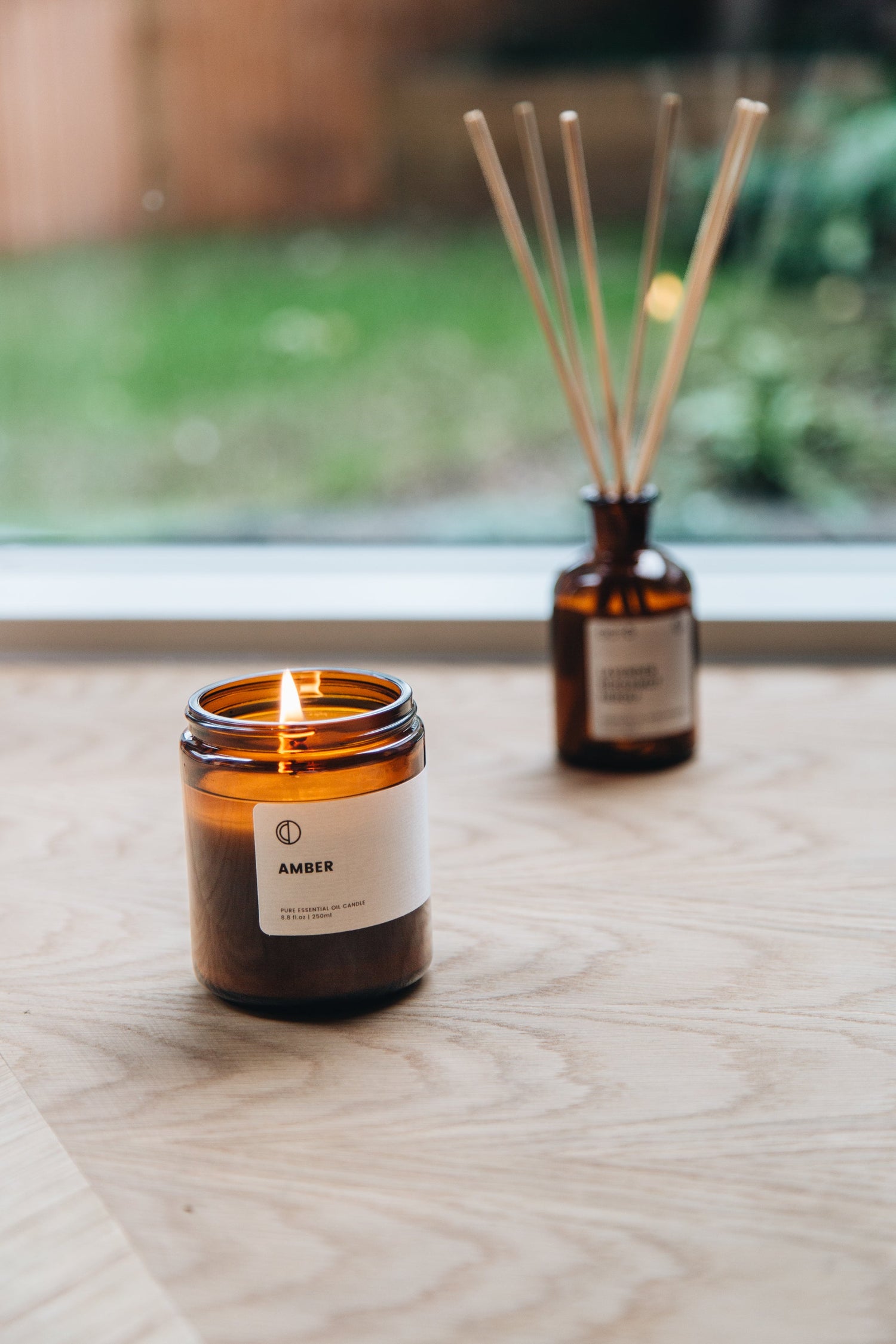 Amber (Lavendel + Patchouli + Weihrauch) | Bernsteinfarbene Kerze im Glas