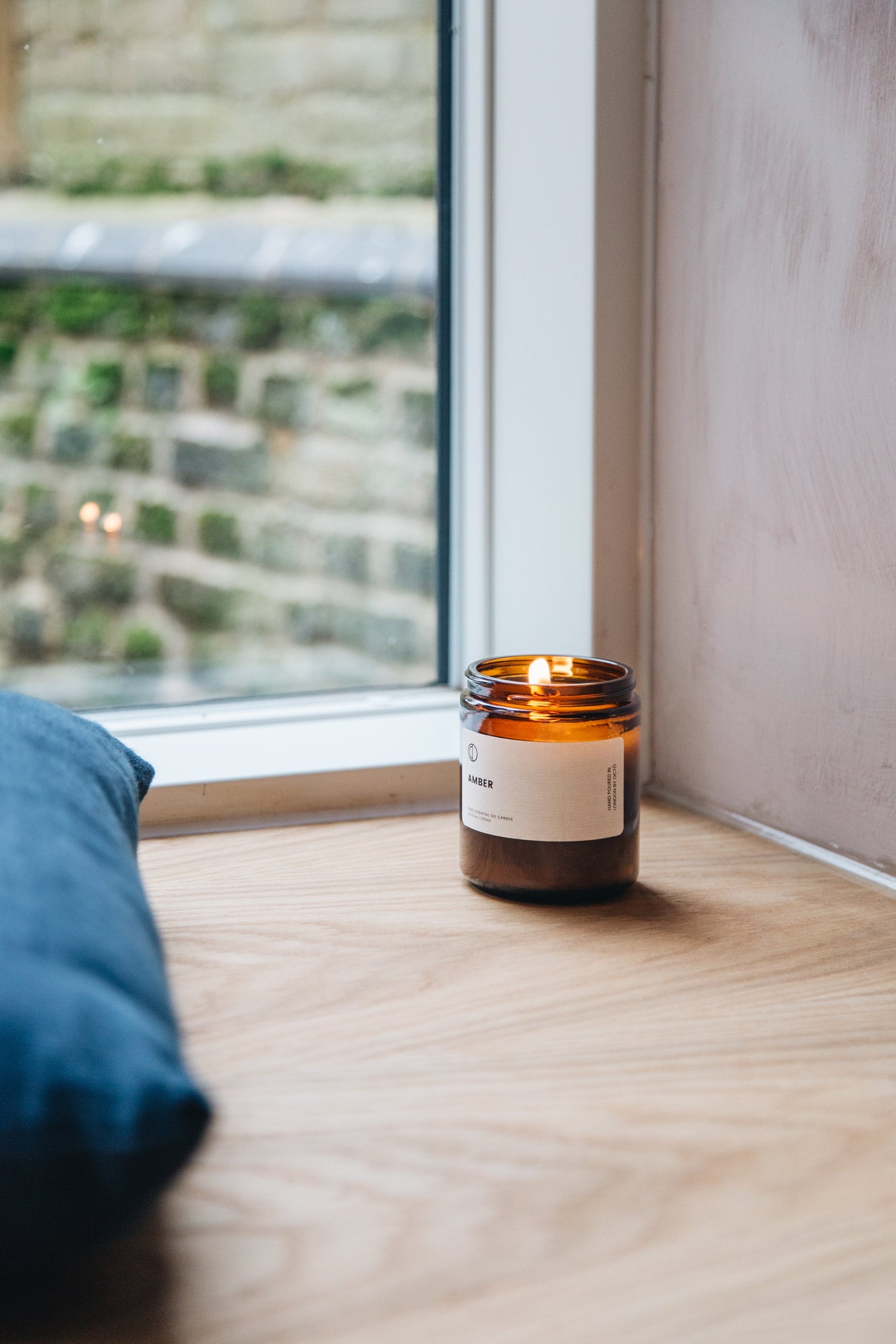 Amber (Lavendel + Patchouli + Weihrauch) | Bernsteinfarbene Kerze im Glas