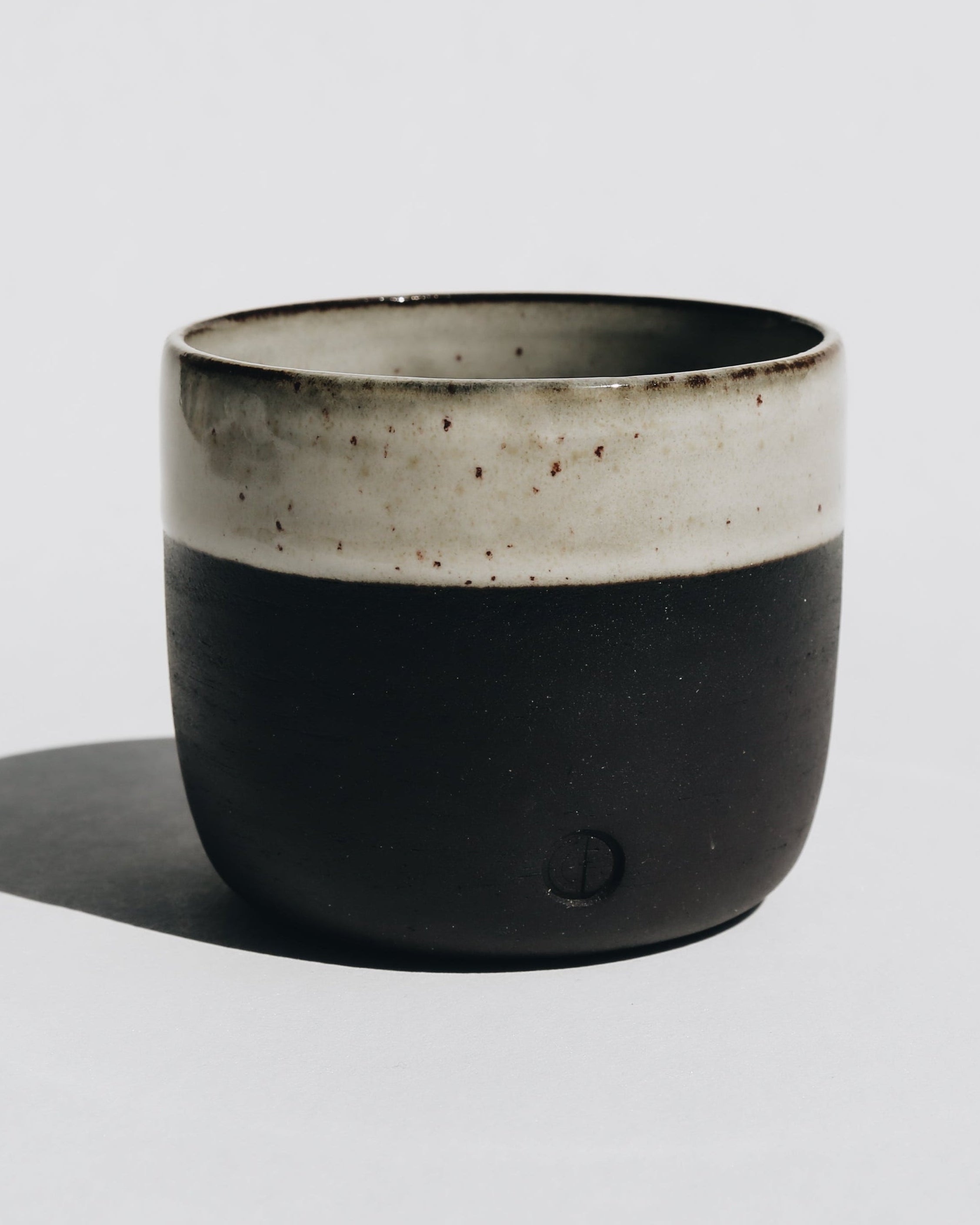 Steingut-Kaffeetasse | Handgefertigte Keramik Octō x La Délicatesse