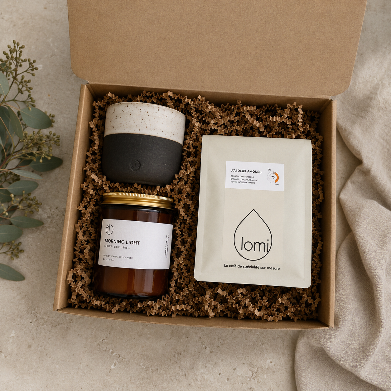 Morgen-Set | Kerze, Keramiktasse und Kaffee