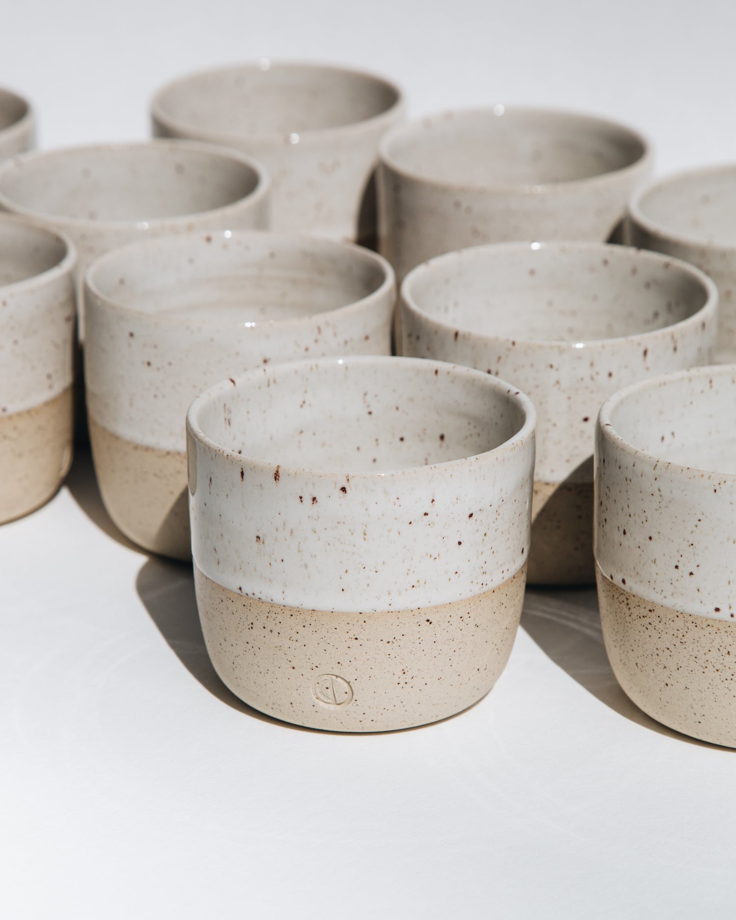 Steingut-Kaffeetasse | Handgefertigte Keramik Octō x La Délicatesse