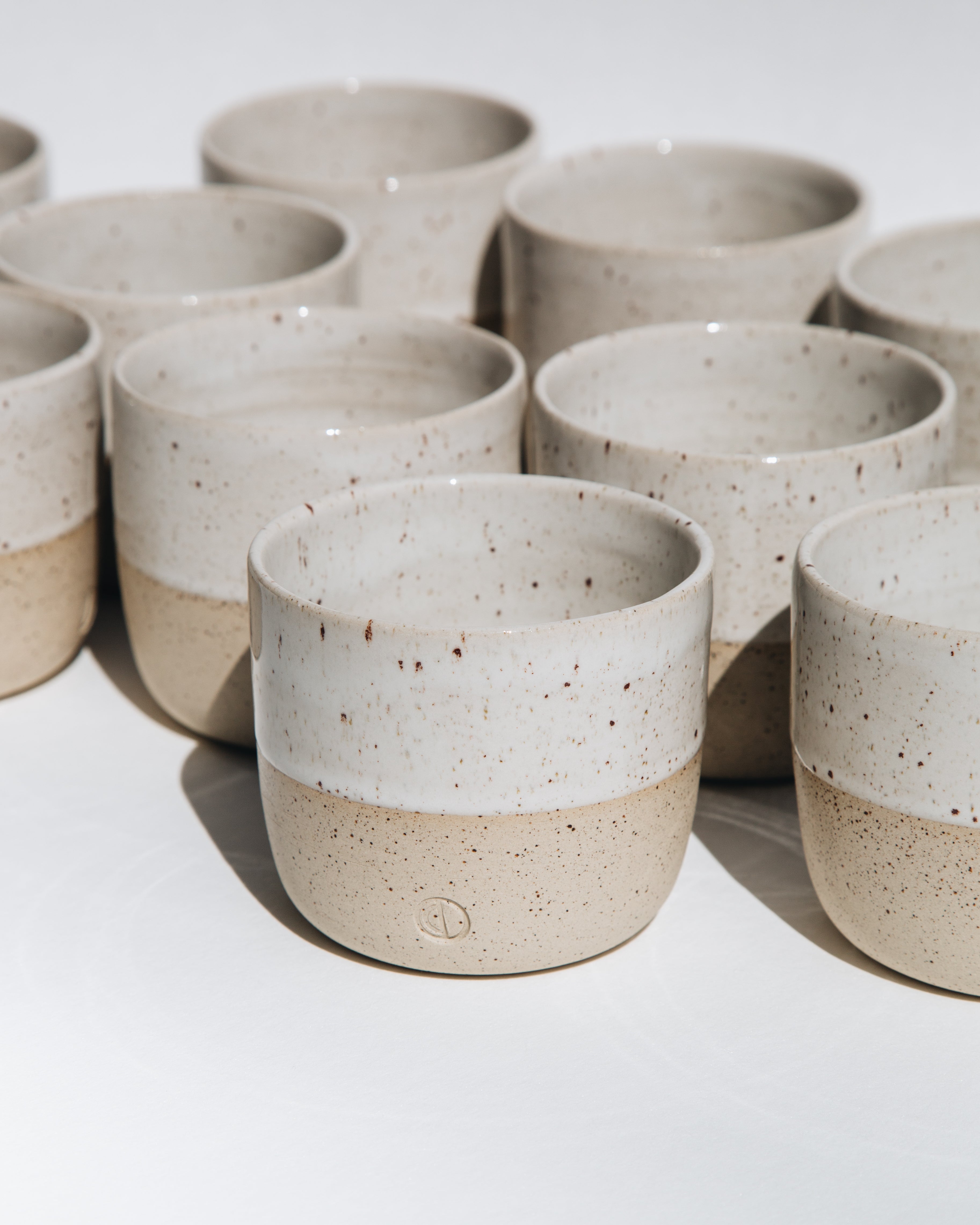 Steingut-Kaffeetasse | Handgefertigte Keramik Octō x La Délicatesse