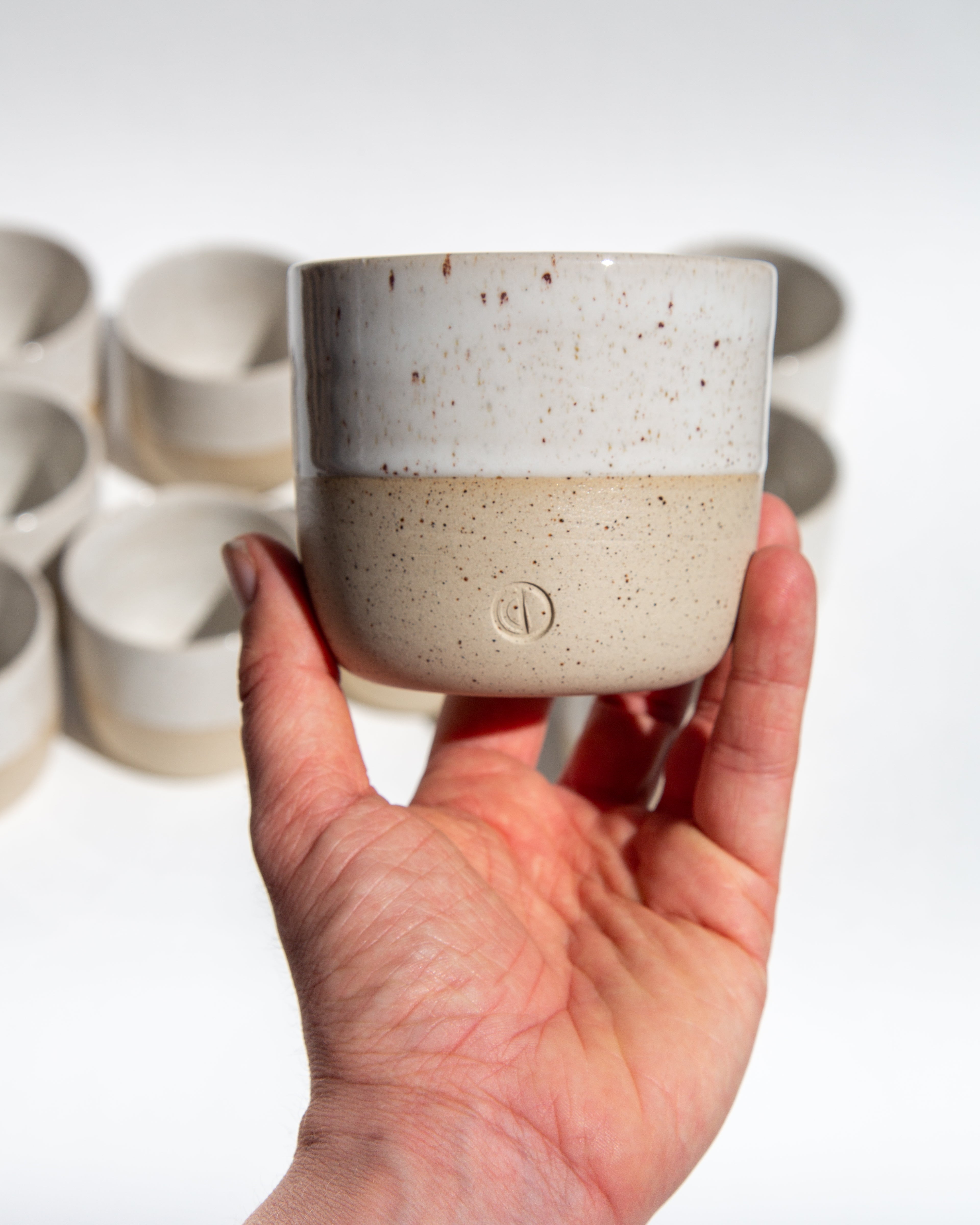 Steingut-Kaffeetasse | Handgefertigte Keramik Octō x La Délicatesse
