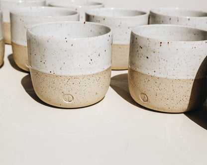 Steingut-Kaffeetasse | Handgefertigte Keramik Octō x La Délicatesse