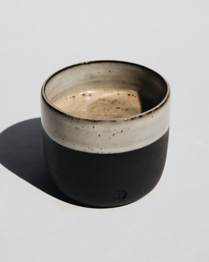 Steingut-Kaffeetasse | Handgefertigte Keramik Octō x La Délicatesse